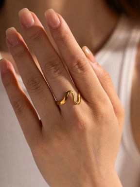 Niella | Minimalistische Geometrisch Gedraaide Ring