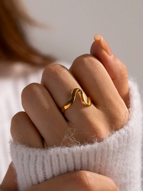 Niella | Minimalistische Geometrisch Gedraaide Ring