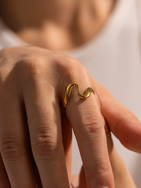 Niella | Minimalistische Geometrisch Gedraaide Ring