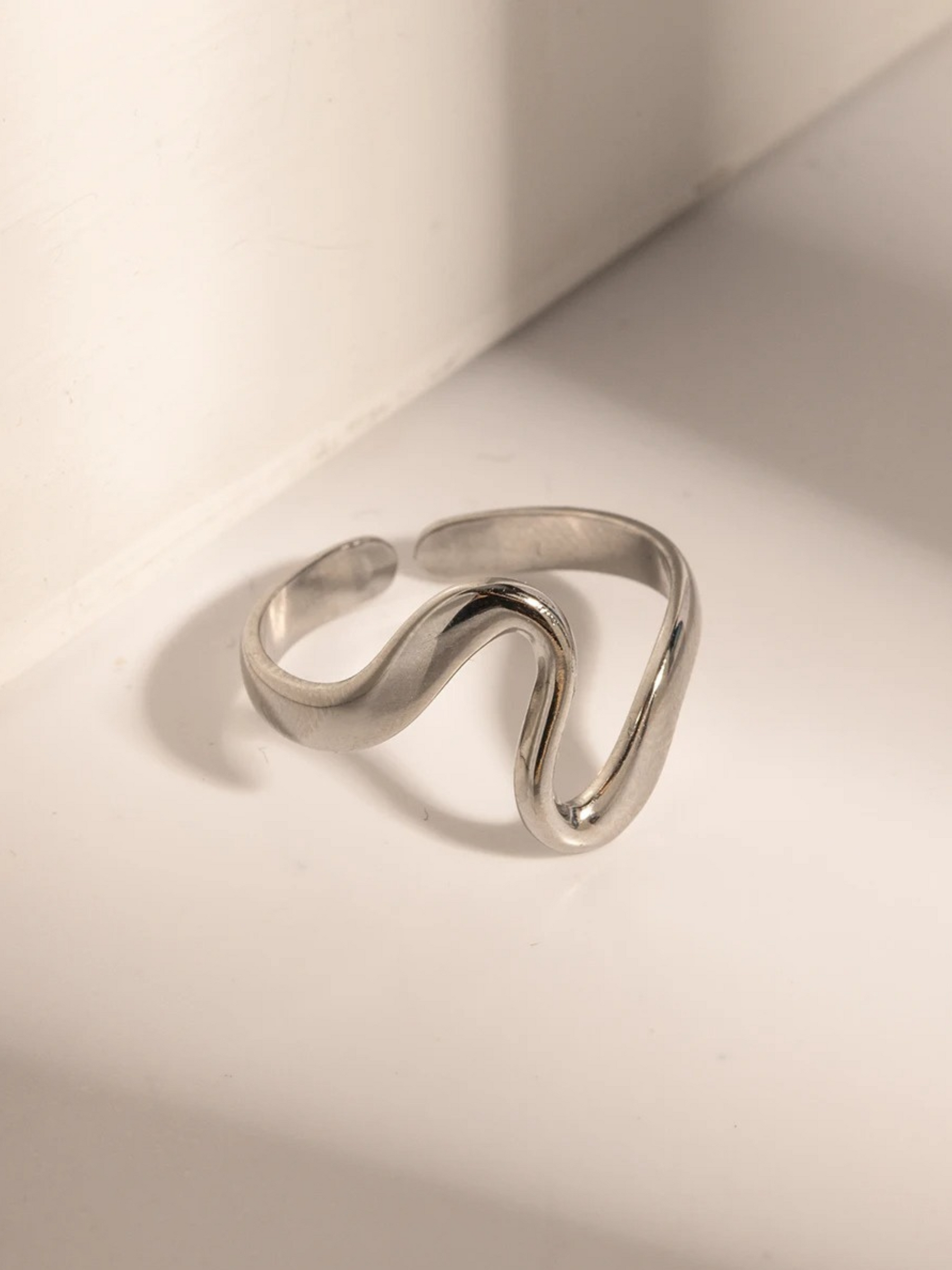 Niella | Minimalistische Geometrisch Gedraaide Ring