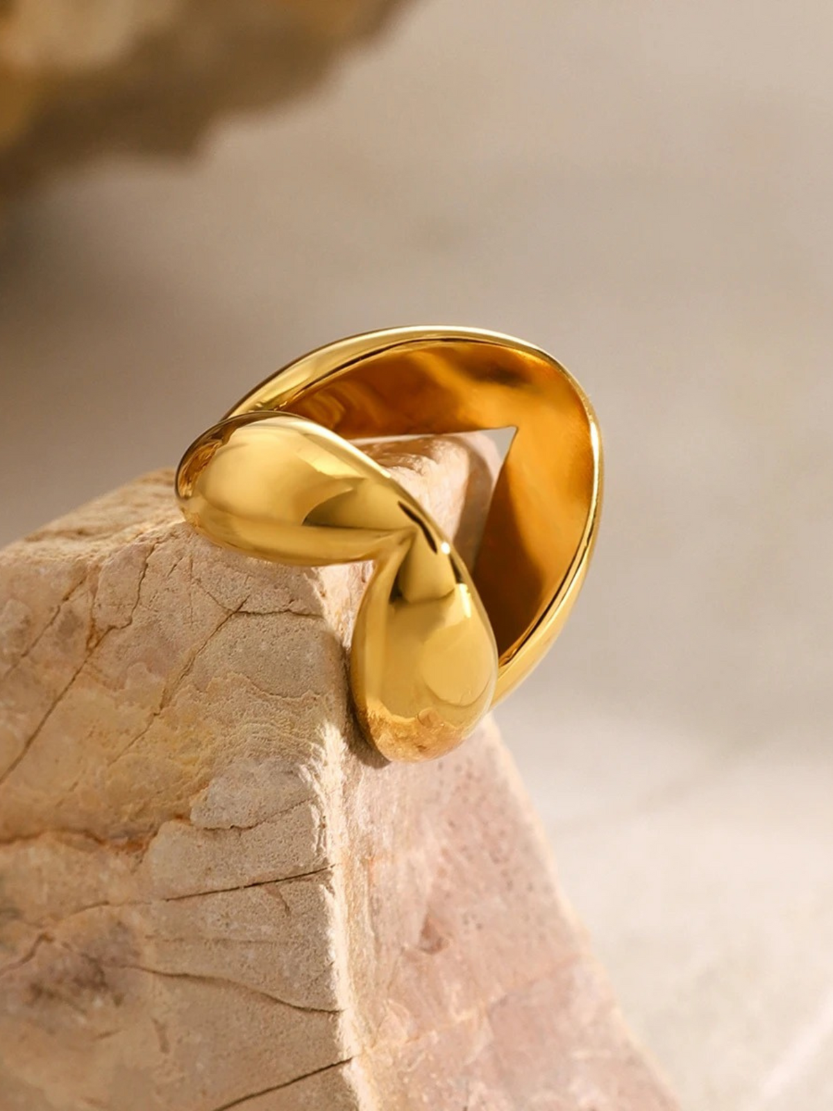 Catherine | 18K Moderne V Ring