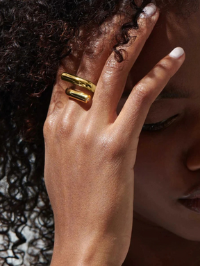 Kyra | Elegante Looping Ring