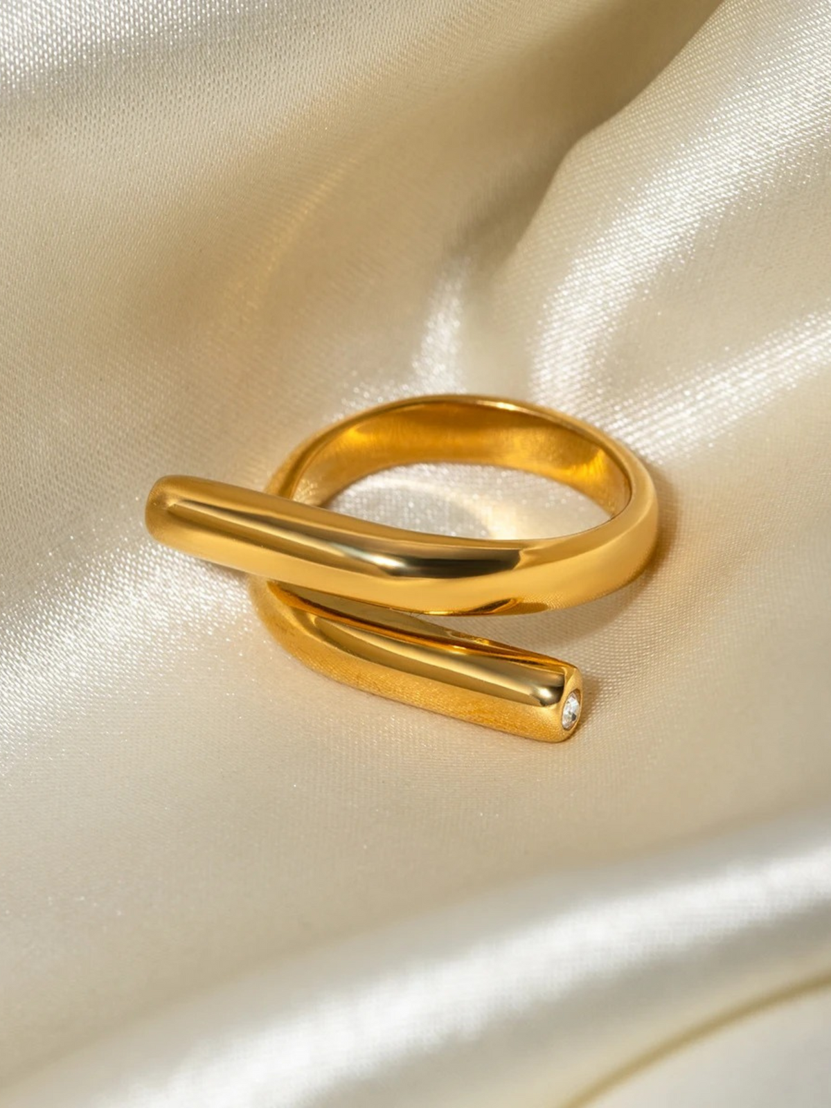 Kyra | Elegante Looping Ring