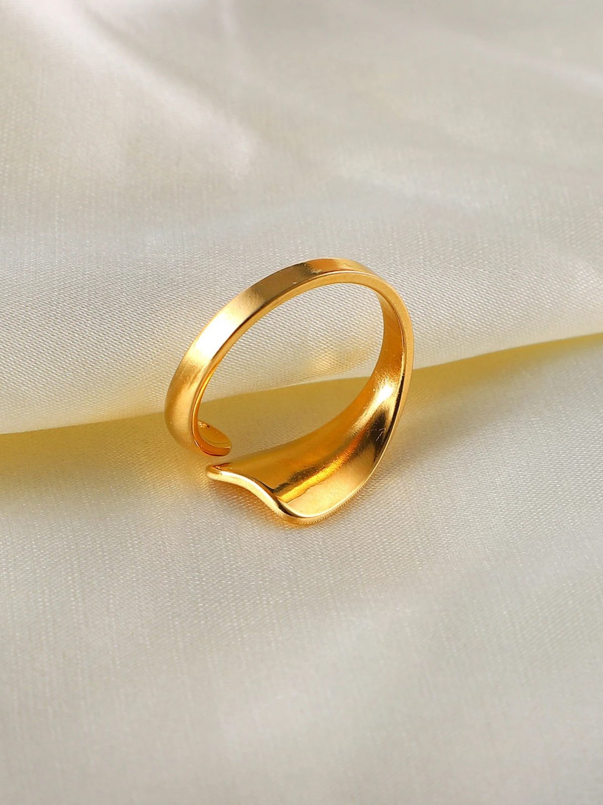 Mary | 18K Elegante Brede Concave Ring