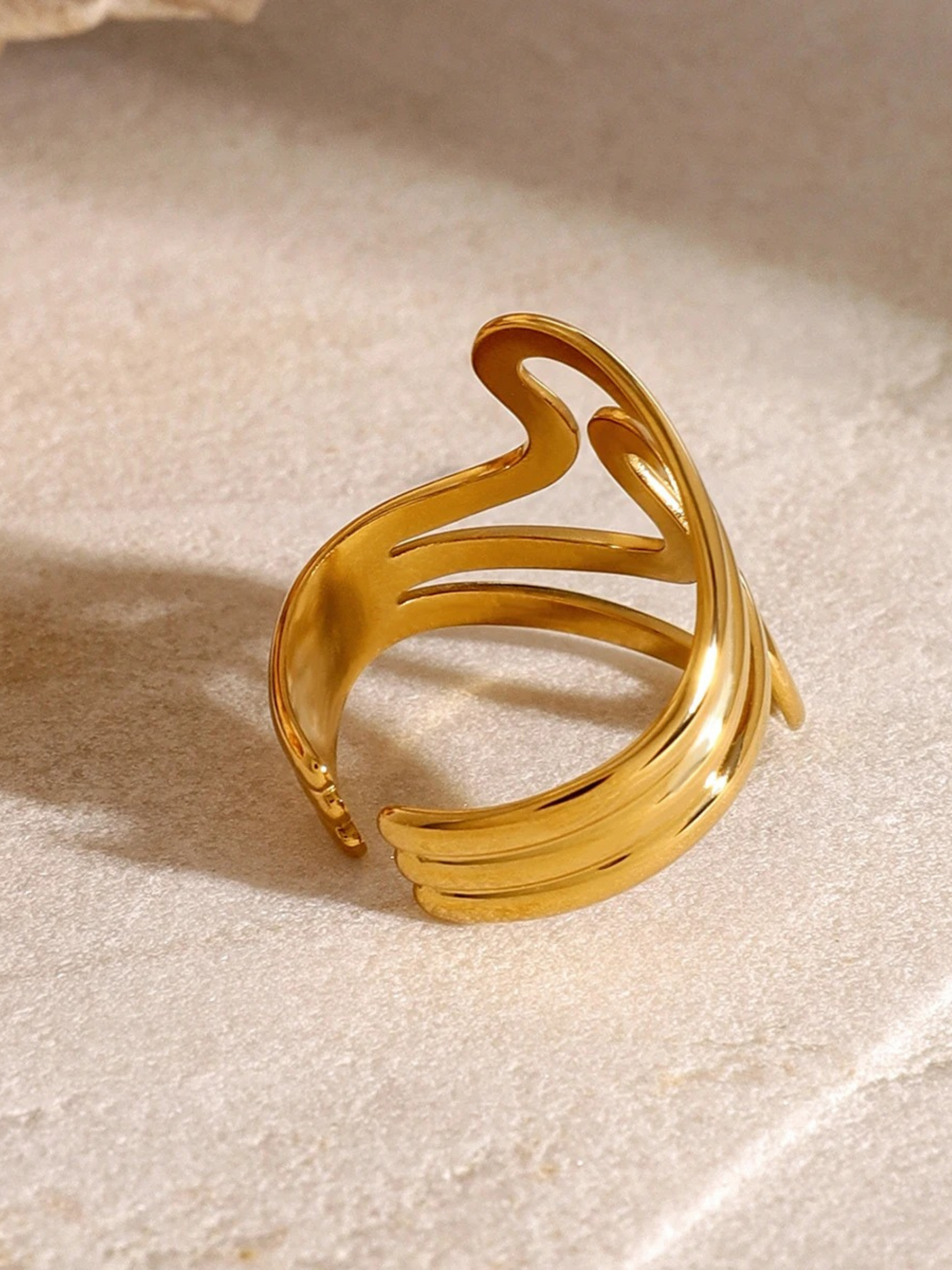 Evy | 18K Elegante Ring met Golvend Design