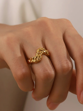 Isaura | Vintage Ring in Pure Goud Textuur