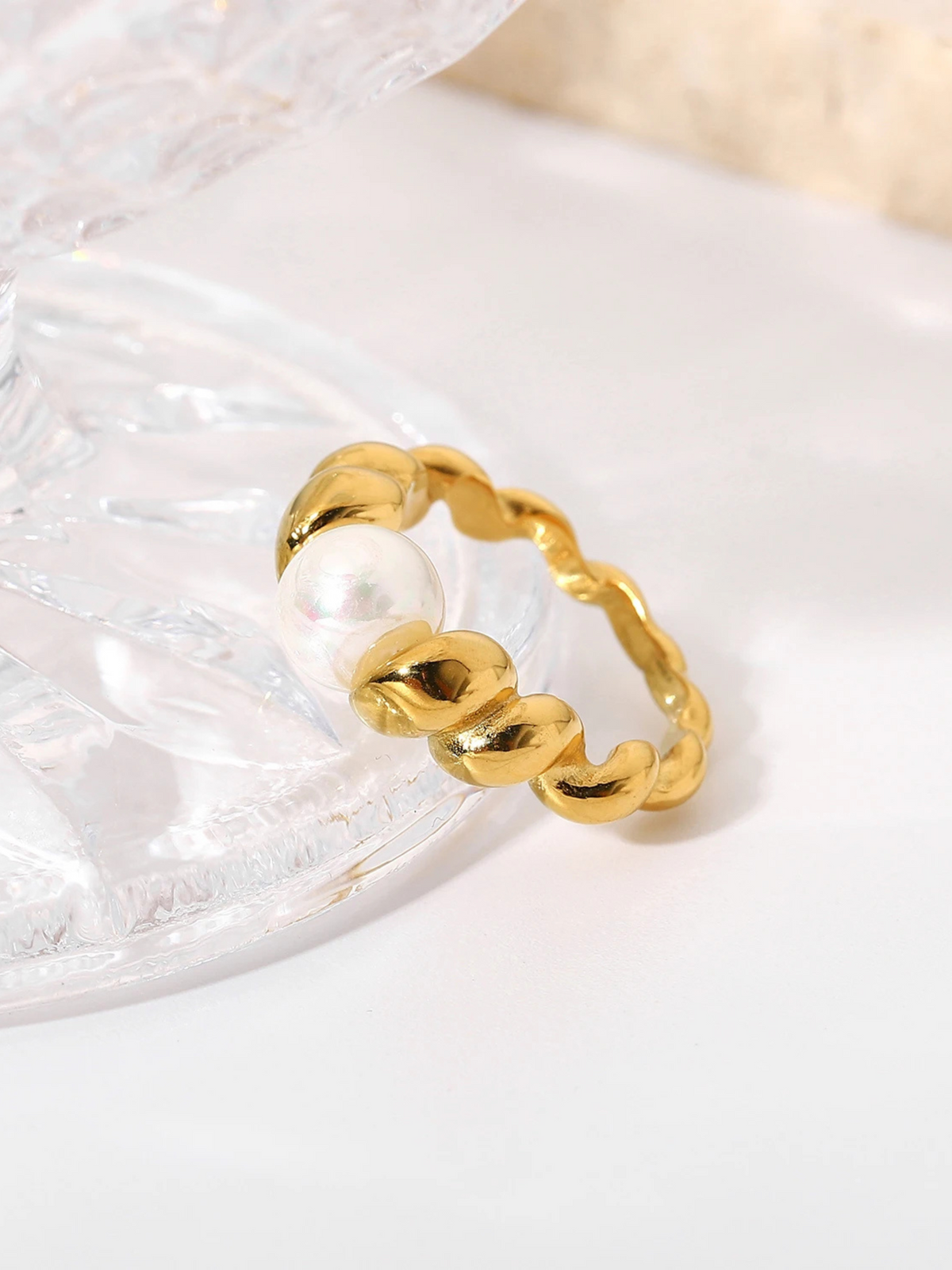 Lise | 18K Croissant Ring met Parel