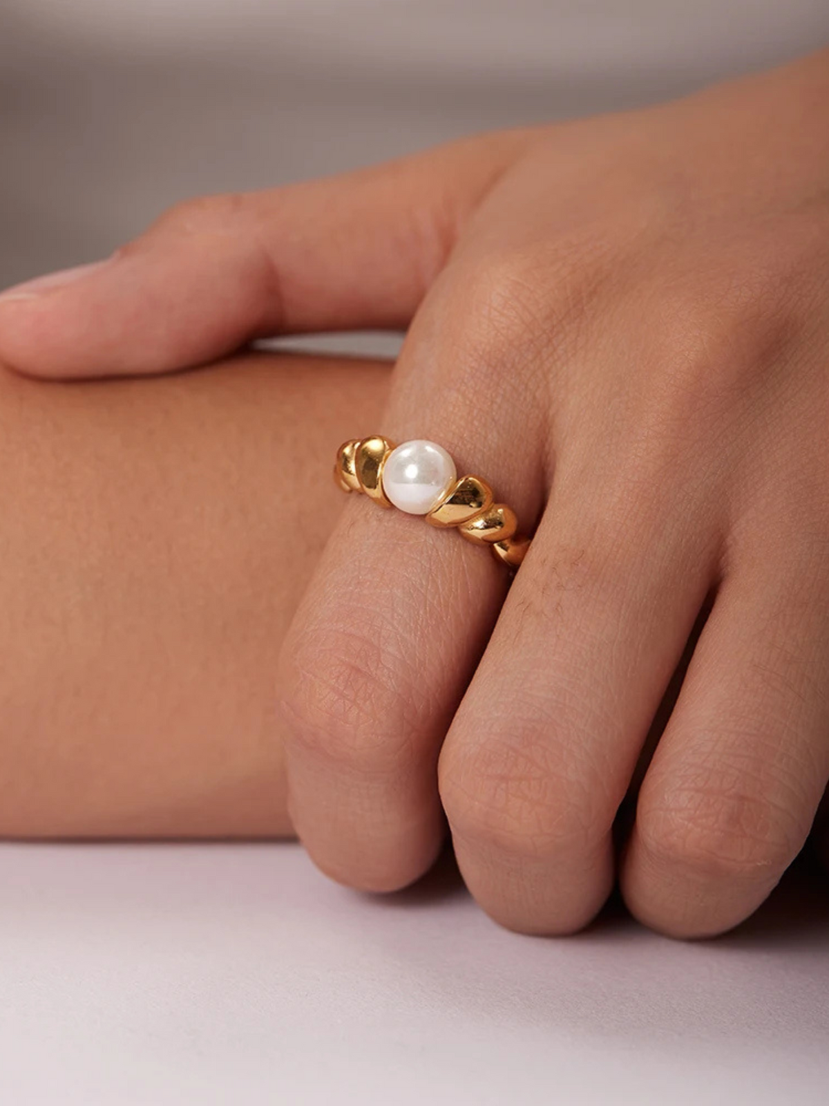 Lise | 18K Croissant Ring met Parel