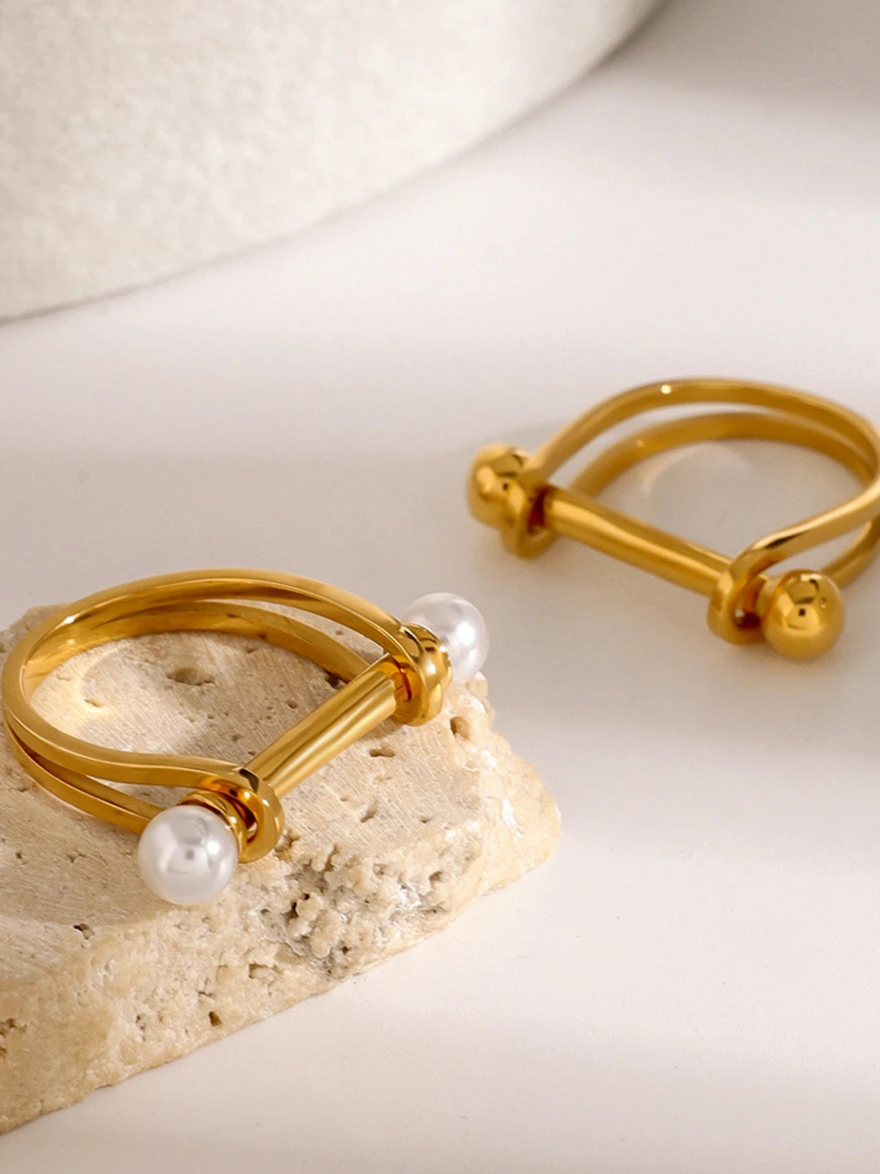 Maud | 18K Luxe Hoefijzer Ring met Parel