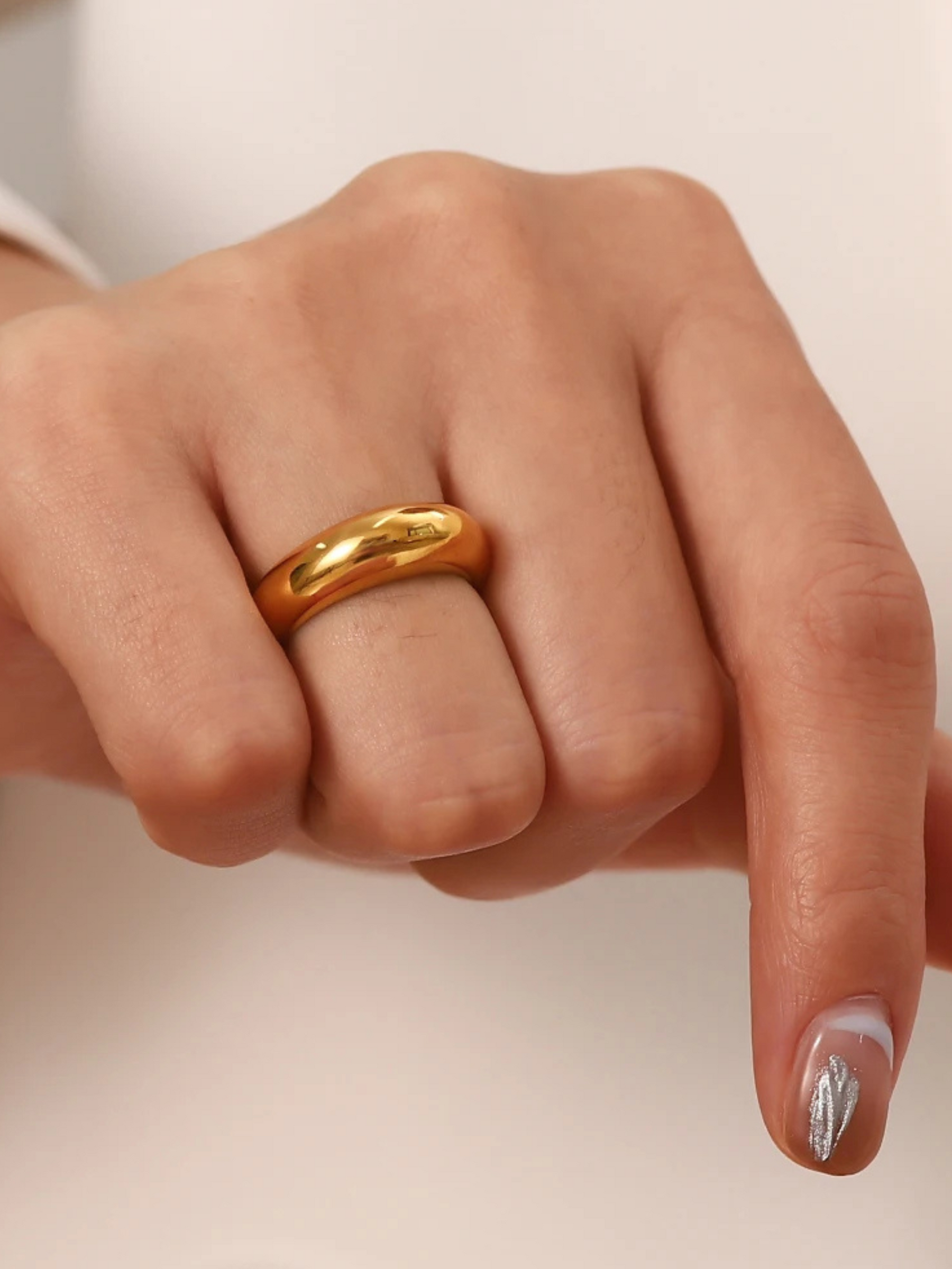 Lina | 18K Luxe Minimalistische Hoepelring