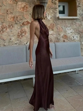 Quinn | Elegante Mouwloze Lange Satijnen Jurk met Halter en Sexy Rugloze Design