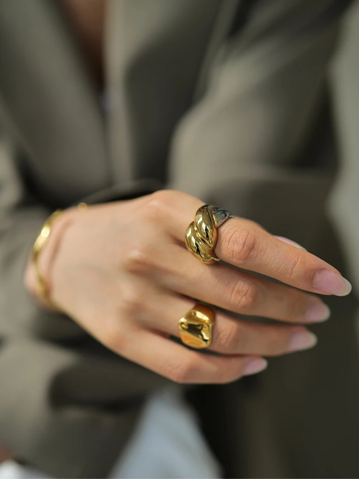 Noor | 18K Chunky Ring met Brede Vlakkant